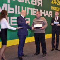 Губернатор Виктор Назаров вручил ключи от автомобилей лучшим аграриям
