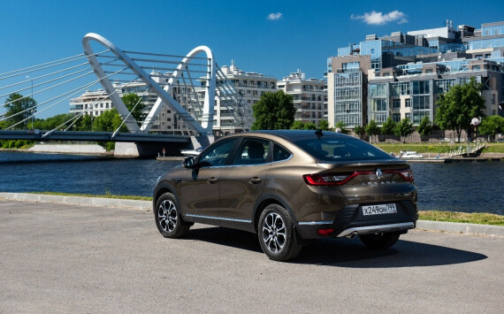 Официальный дилер Renault в Омске объявил о скидках до 300 тысяч рублей на популярные кроссоверы