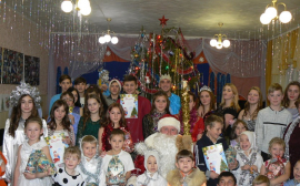 «Ростелеком» в Омске поздравил воспитанников реабилитационного центра Знаменского района с Новым годом