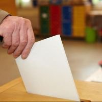 В Омской области на досрочных выборах губернатора проголосовали почти 2 тыс человек