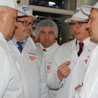 Губернатор Омской области Назаров посетил филиал завода PepsiCo «Манрос-М»