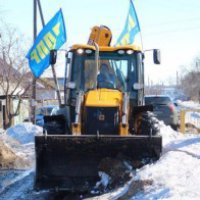 Боевой трактор ЛДПР помогает Ветераном с уборкой снега!