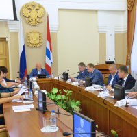 Губернатор Виктор Назаров поручил усилить меры безопасности в период проведения мероприятий, посвященных Дню знаний
