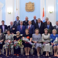 Губернатор Виктор Назаров вручил омичам государственные награды 