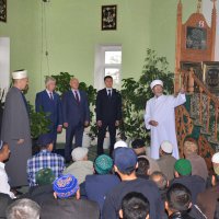 Губернатор Виктор Назаров поздравил омских мусульман с праздником Курбан-байрам