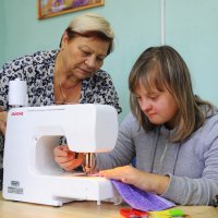 В Омске начала работу швейная мастерская «Добрый челнок» для людей с ограниченными возможностями