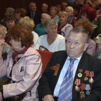 В преддверии Дня пожилых людей Татьяна Вижевитова вручила ветеранам медали «Омск. 300-летие»