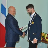 Губернатор Виктор Назаров вручил омским паралимпийцам медали «Омск. 300-летие»