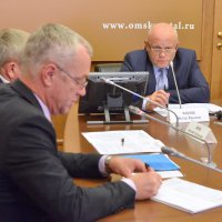 Губернатор Омской области Виктор Назаров поручил главам ряда муниципальных районов в ближайшие два дня обеспечить подачу тепла в жилые дома
