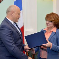 Губернатор Виктор Назаров лично поблагодарил директоров омских школ, добившихся высоких результатов в организации учебного процесса 