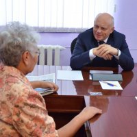 Губернатор Виктор Назаров провел личный прием граждан в Павлоградском районе