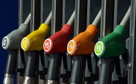 В Омске отмечен безостановочный рост цен на бензин