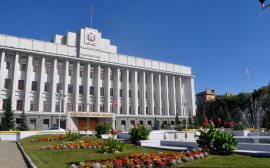 Правительство Омской области лишилось шести ставок