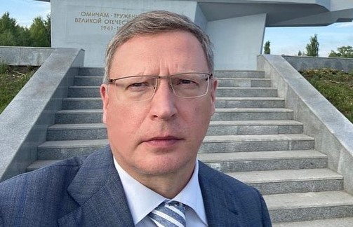 Губернатор Омской области принял участие в закладке фундамента для нового катка