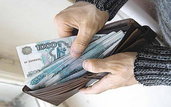 В Омской области за год упали зарплаты на 12,5%